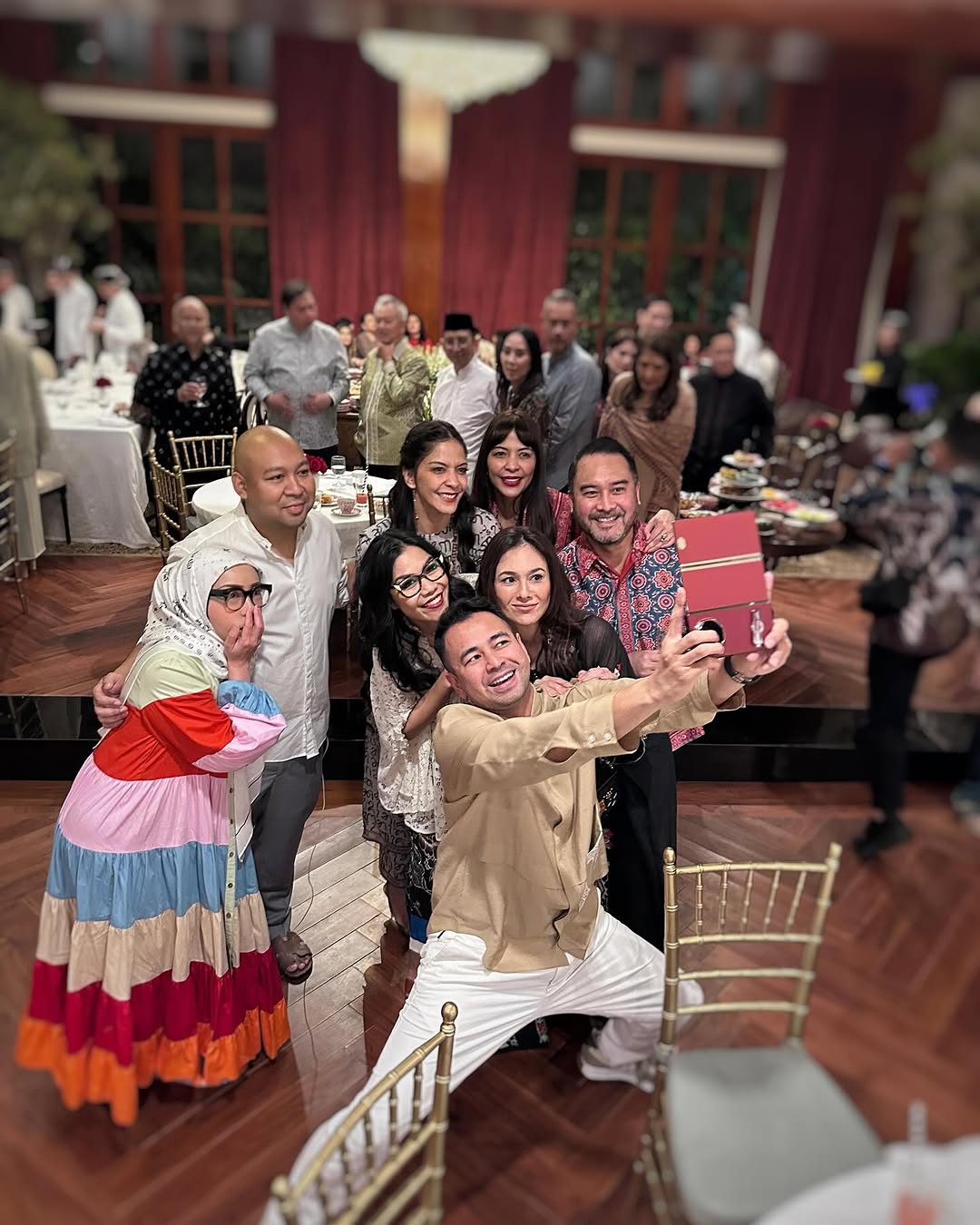 foto terbaru Musisi Melly Goeslaw saat silaturahmi dengan Presiden Prabowo Subianto. [Instagram]